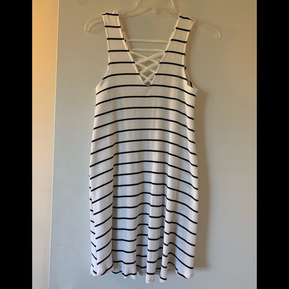 Hem & Thread Dresses & Skirts - ‼️3/$20‼️ BUCKLE  Hem & Thread Dress